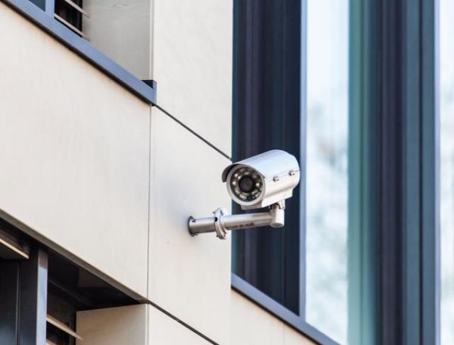 Como a Vigilância Eletrônica Pode Transformar a Segurança de Empresas e Residências
